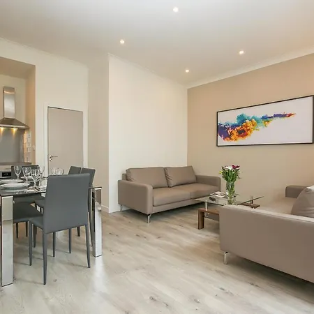 Apartment St Stephen's District-1 *