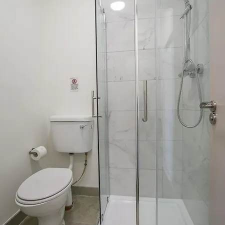 Apartment St Stephen's District-1 *