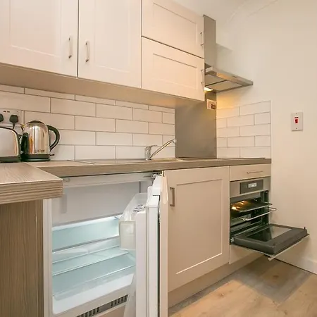 Apartment St Stephen's District-1 *