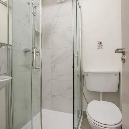 Apartment St Stephen's District-1 *