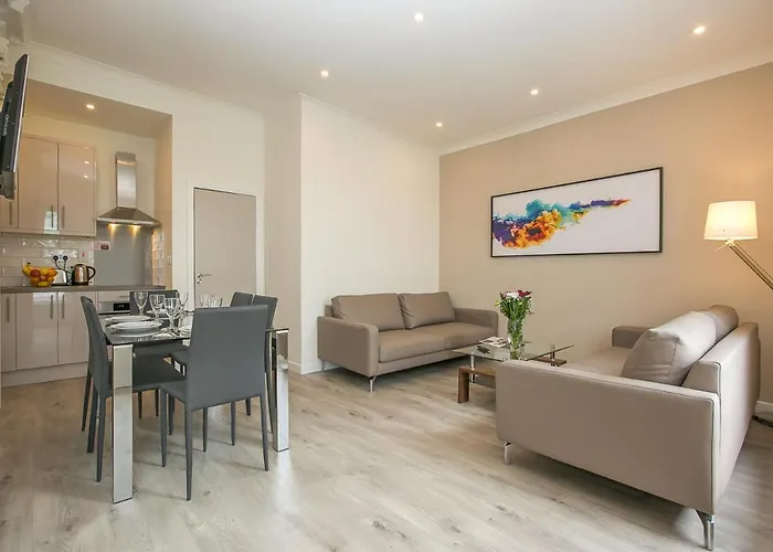 Apartment St Stephen's District-1 *