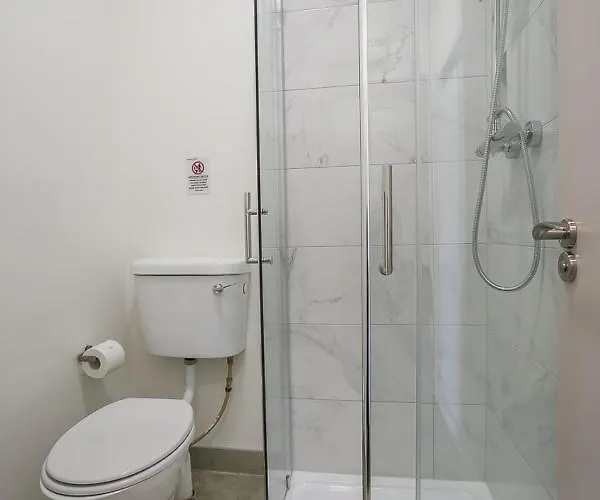 Apartment St Stephen's District-1 *