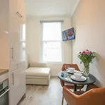 St Stephen's District-1 Apartament